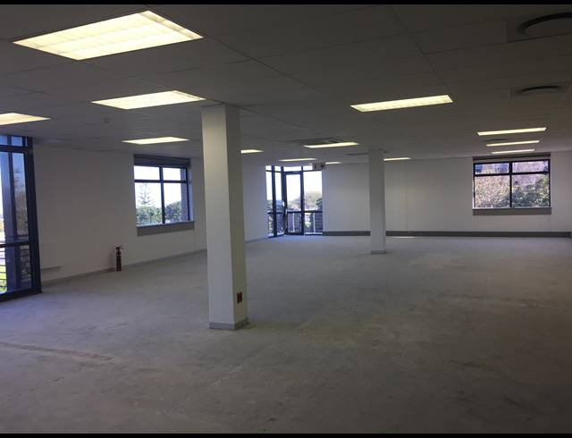 400M² OFFICE TO LET IN PLATTEKLOOF